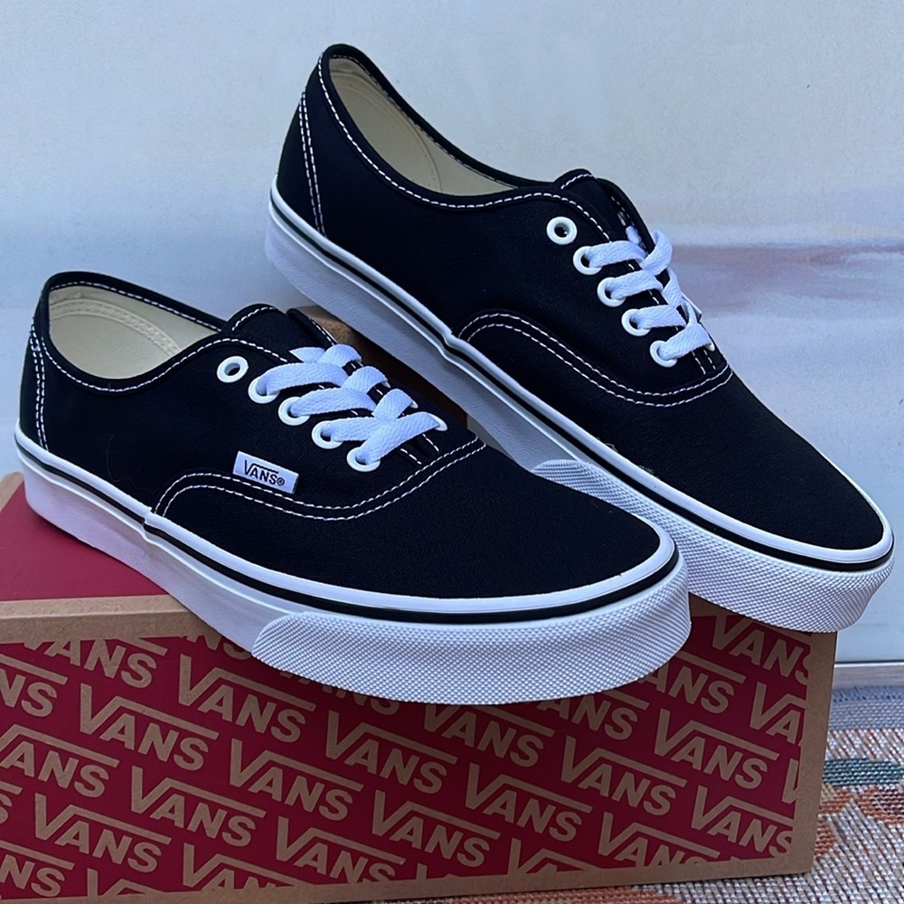 Vans Men’s Authentic Black
VN000EE3BLK
Sneakers - Picture 7 of 16
